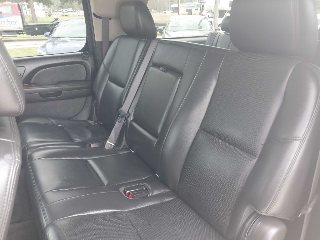 2011 Chevrolet Suburban Image 26
