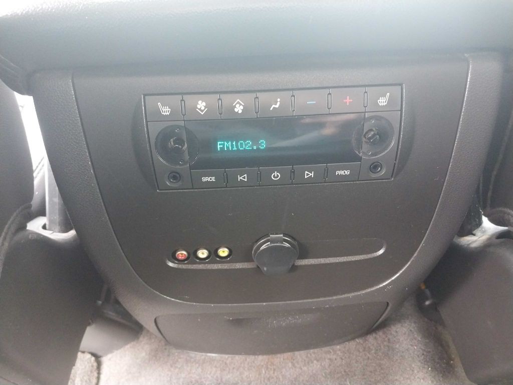 2011 Chevrolet Suburban Image 27