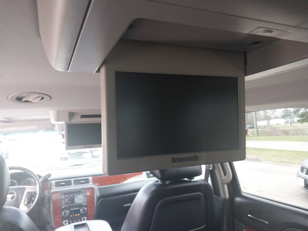2011 Chevrolet Suburban Image 31
