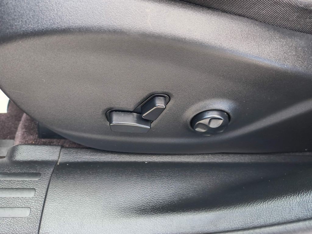 2019 Jeep Cherokee Image 12