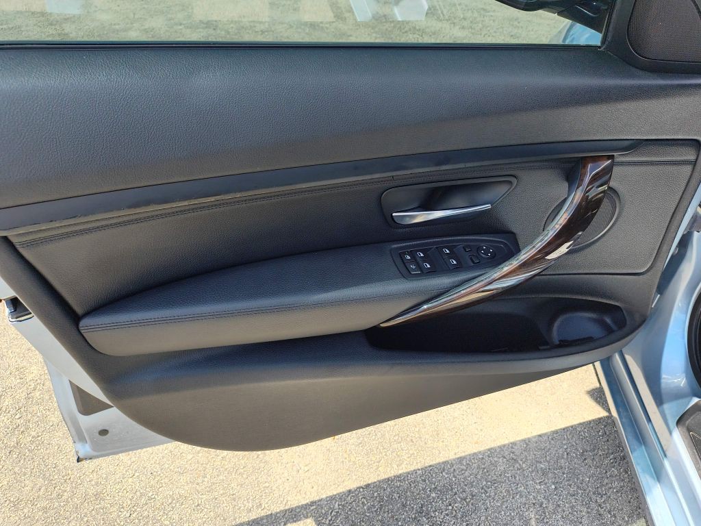 2015 BMW 3 Series Image 11
