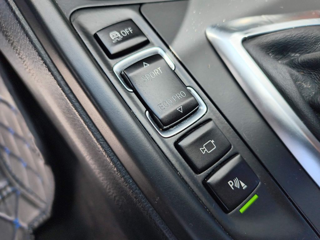 2015 BMW 3 Series Image 23