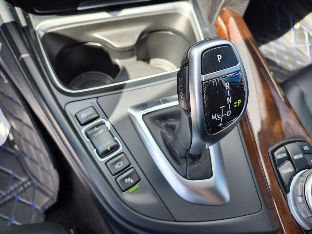 2015 BMW 3 Series Image 24