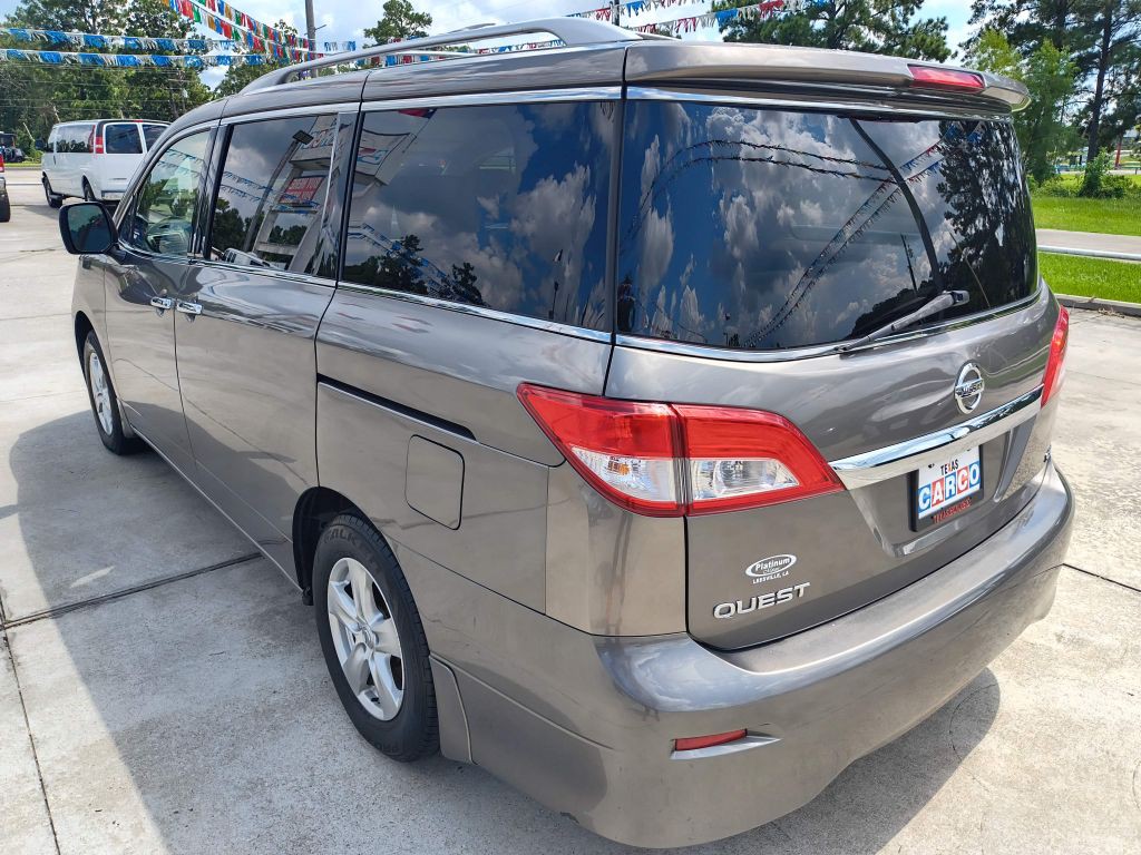 2016 Nissan Quest Image 3