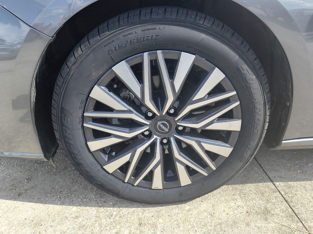 2024 Nissan Altima Image 9