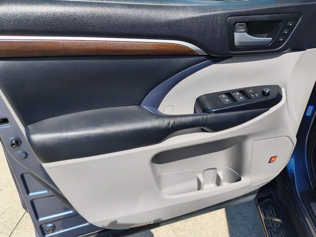 2015 Toyota Highlander Image 12