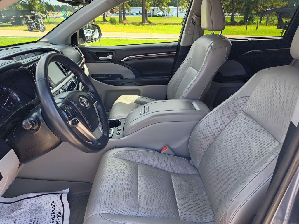 2015 Toyota Highlander Image 14
