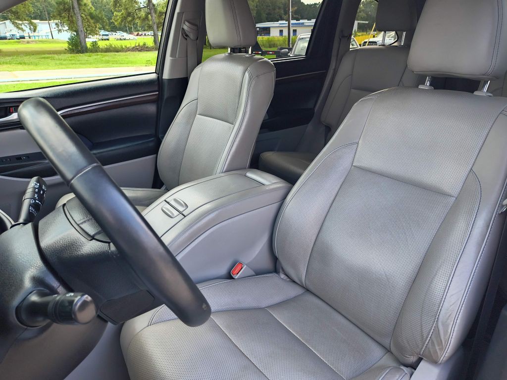 2015 Toyota Highlander Image 16
