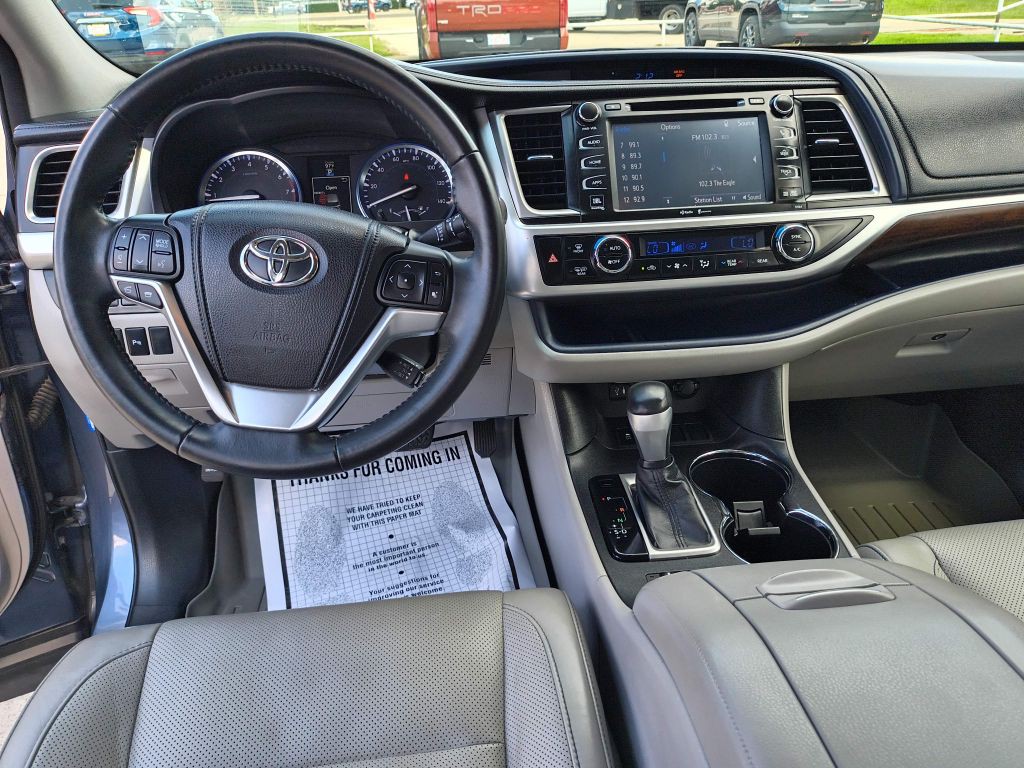 2015 Toyota Highlander Image 17