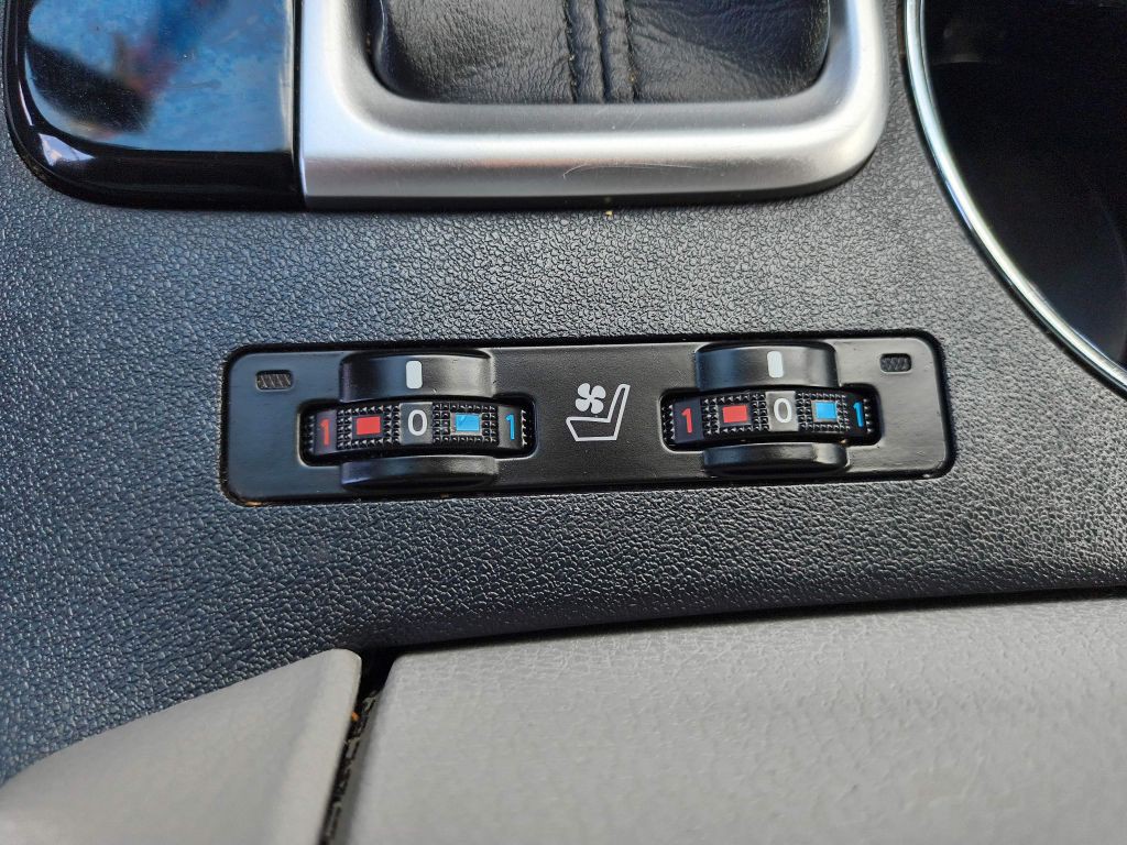 2015 Toyota Highlander Image 25
