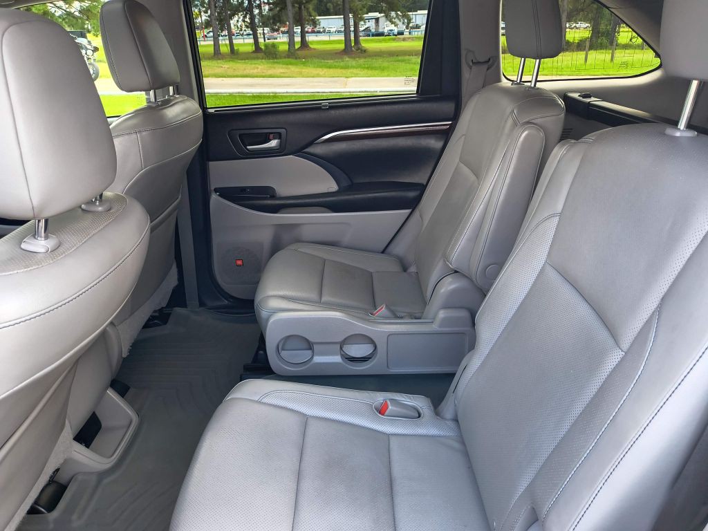 2015 Toyota Highlander Image 28