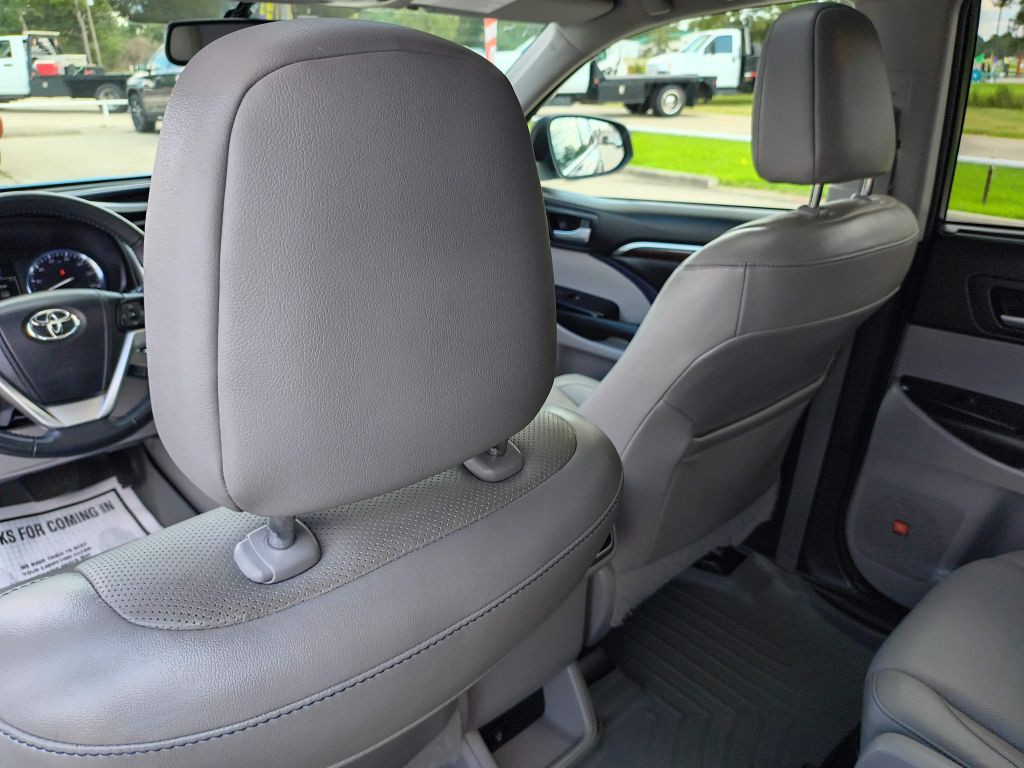 2015 Toyota Highlander Image 29