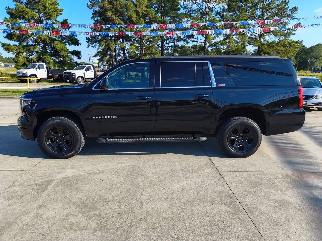 2017 Chevrolet Suburban Image 2