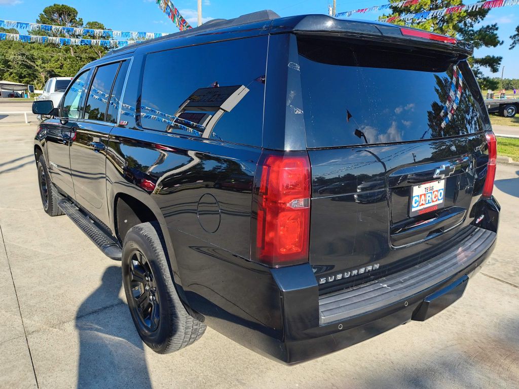 2017 Chevrolet Suburban Image 3