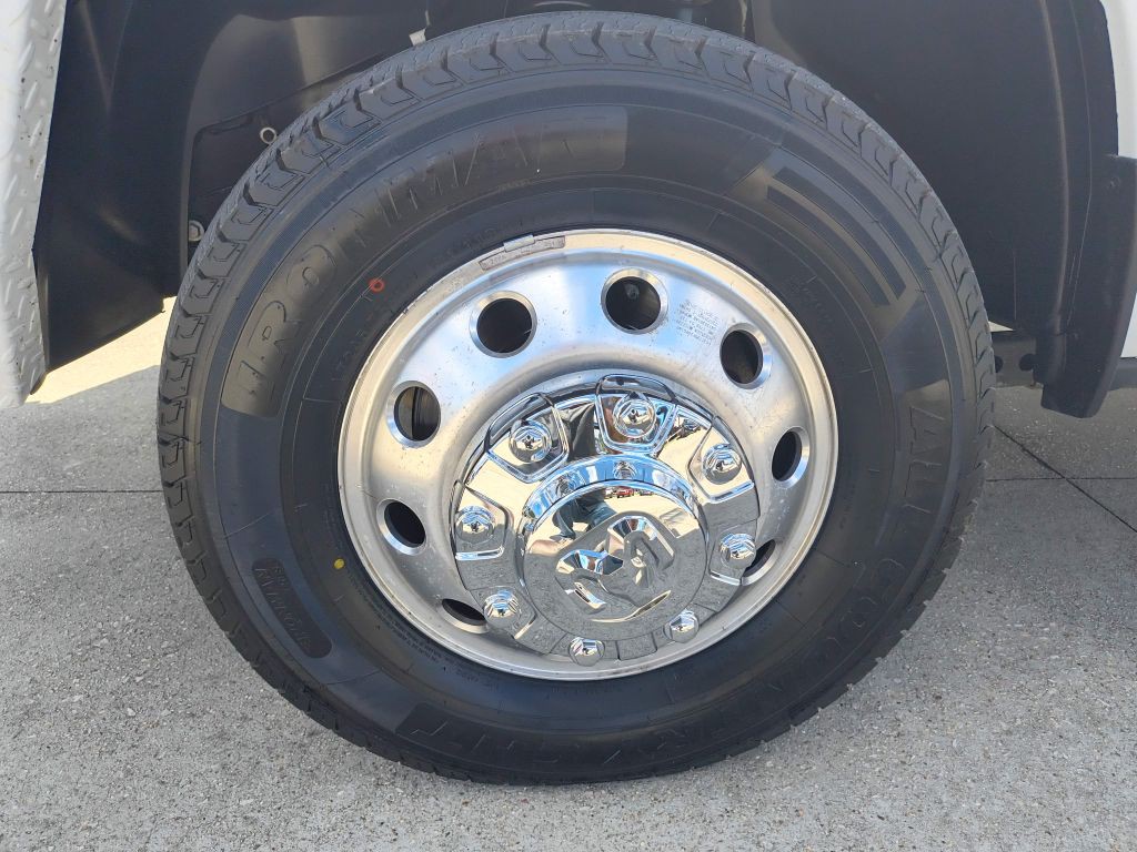 2021 RAM 3500 Image 9