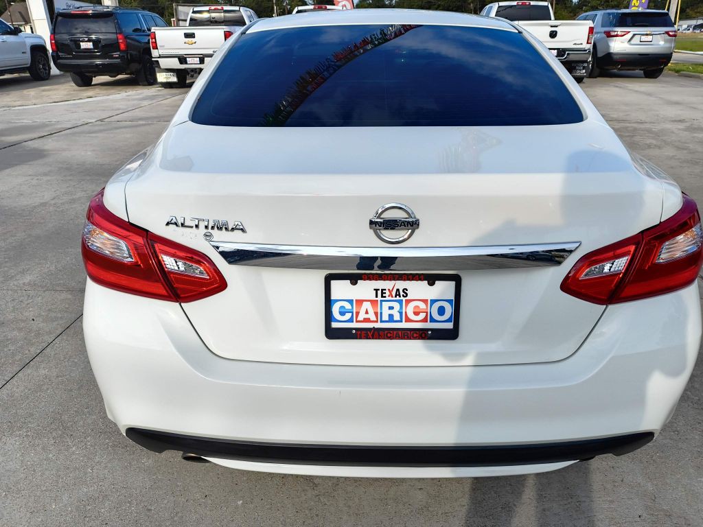 2016 Nissan Altima Image 4