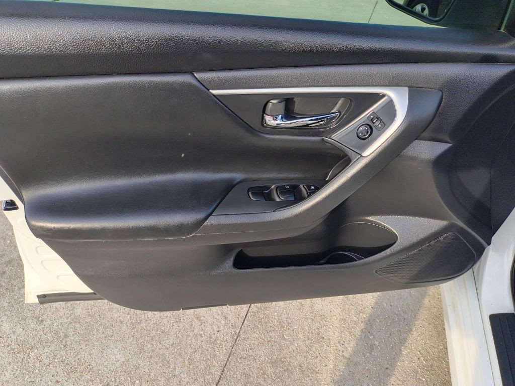 2016 Nissan Altima Image 11
