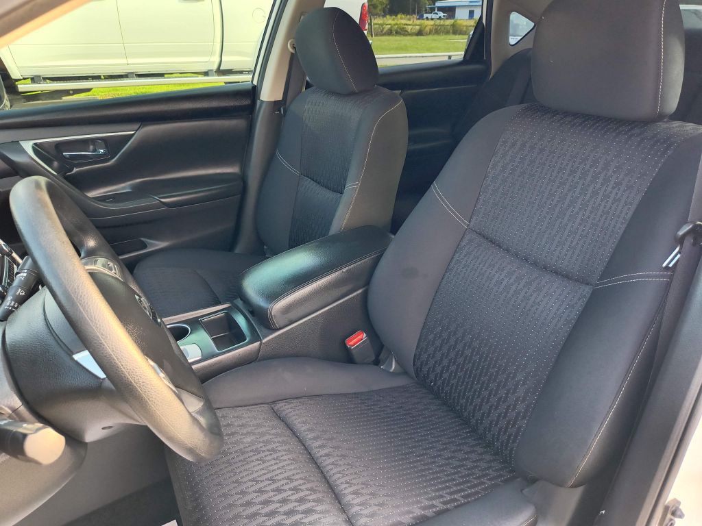 2016 Nissan Altima Image 14