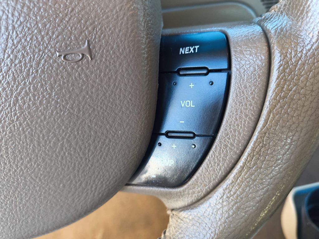 2005 Lincoln Town Car Image 16