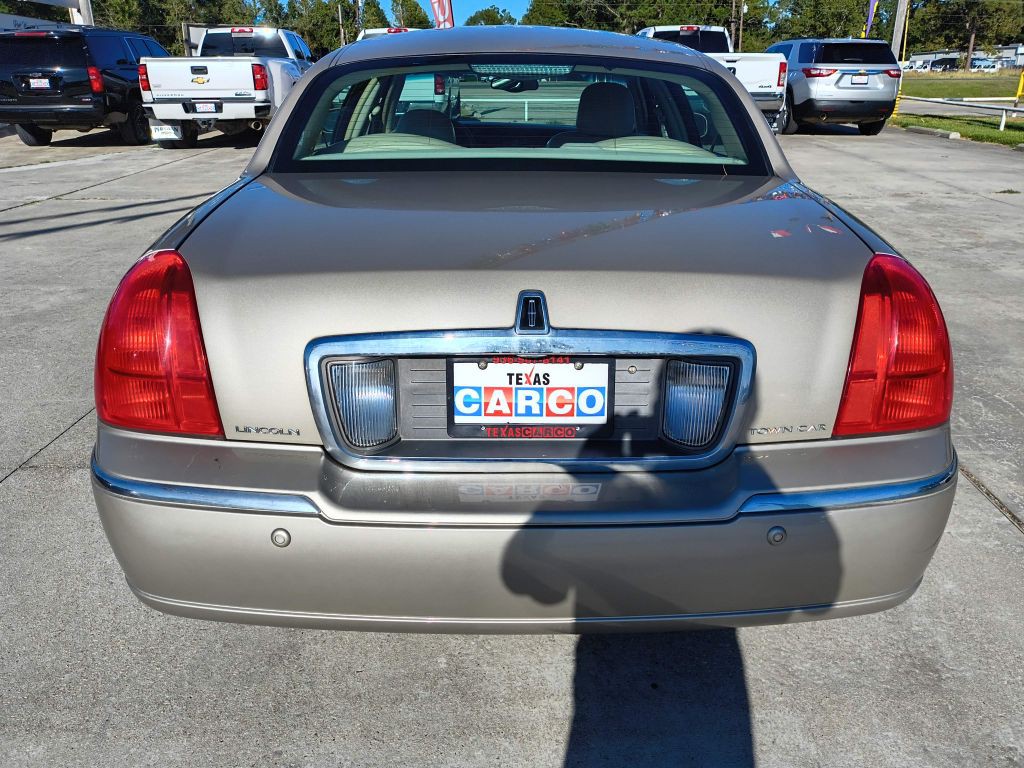 2005 Lincoln Town Car Image 4