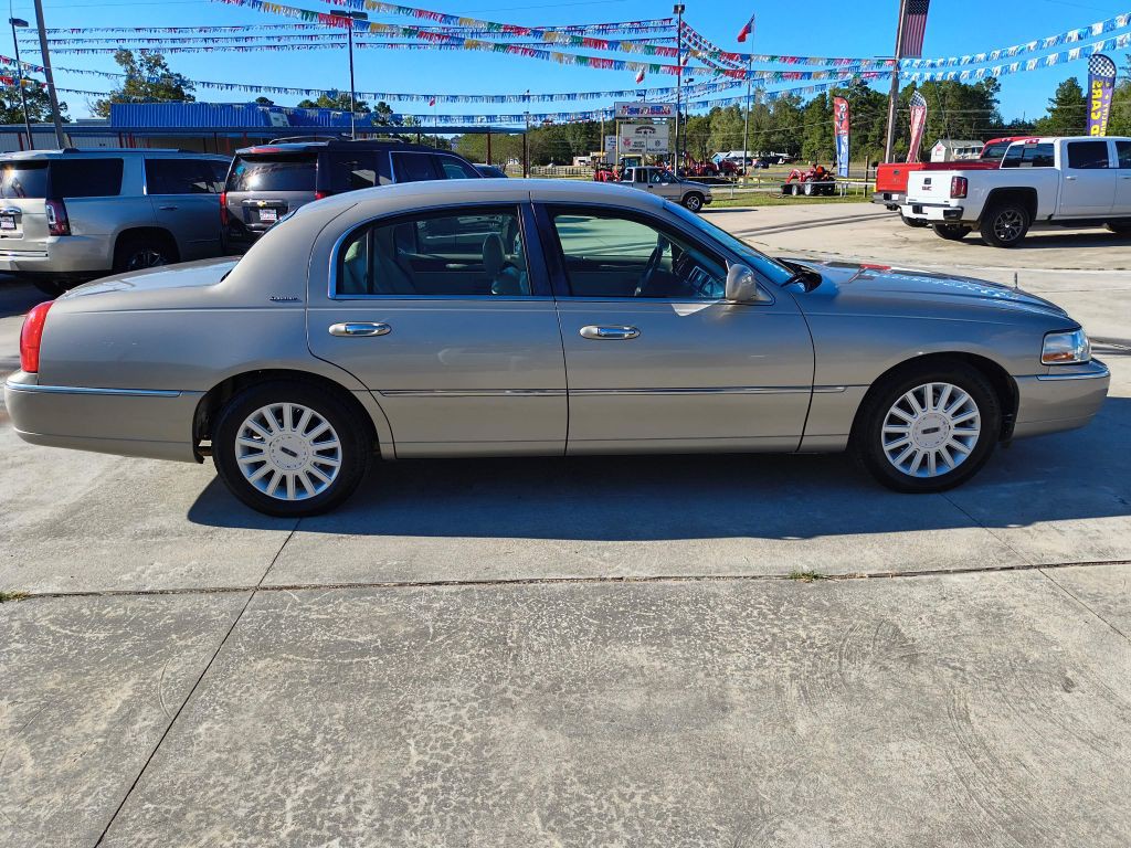 2005 Lincoln Town Car Image 6