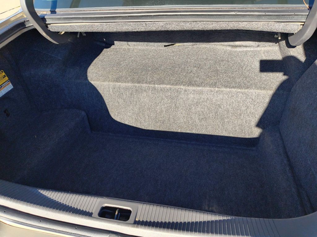 2005 Lincoln Town Car Image 23