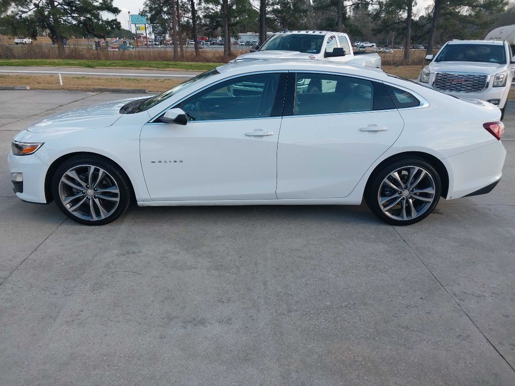 2022 Chevrolet Malibu Image 2