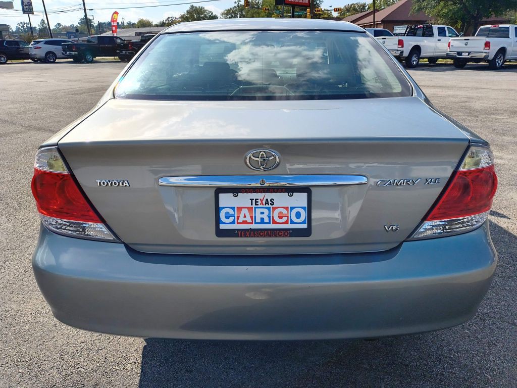 2005 Toyota Camry Image 2