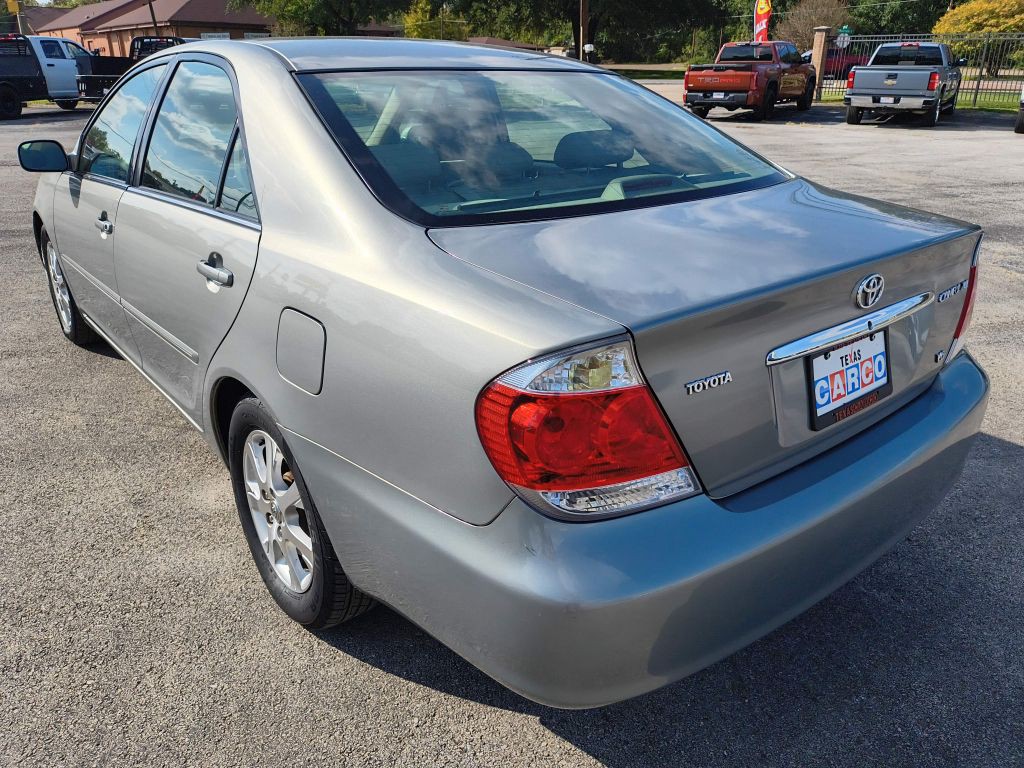 2005 Toyota Camry Image 4