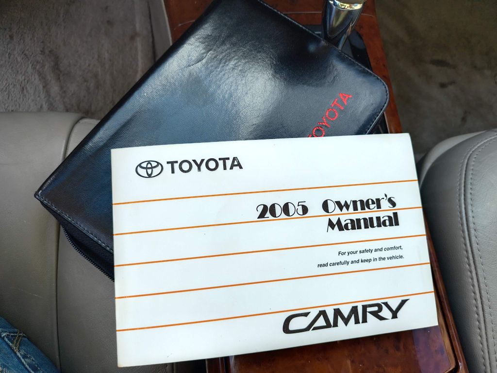 2005 Toyota Camry Image 25