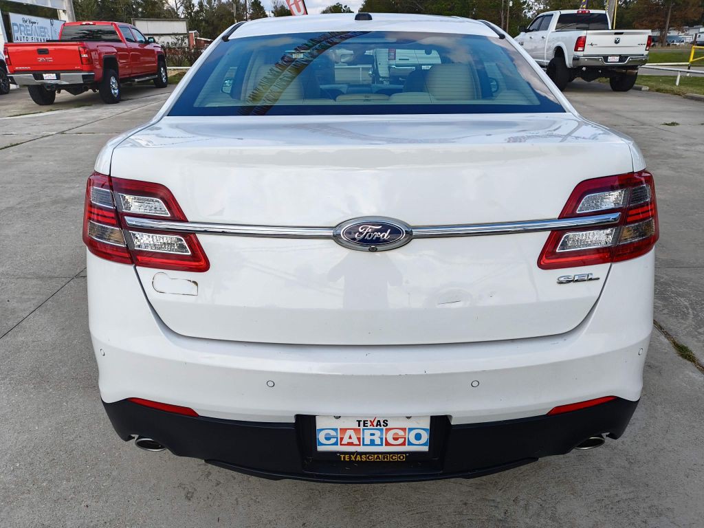 2015 Ford Taurus Image 4