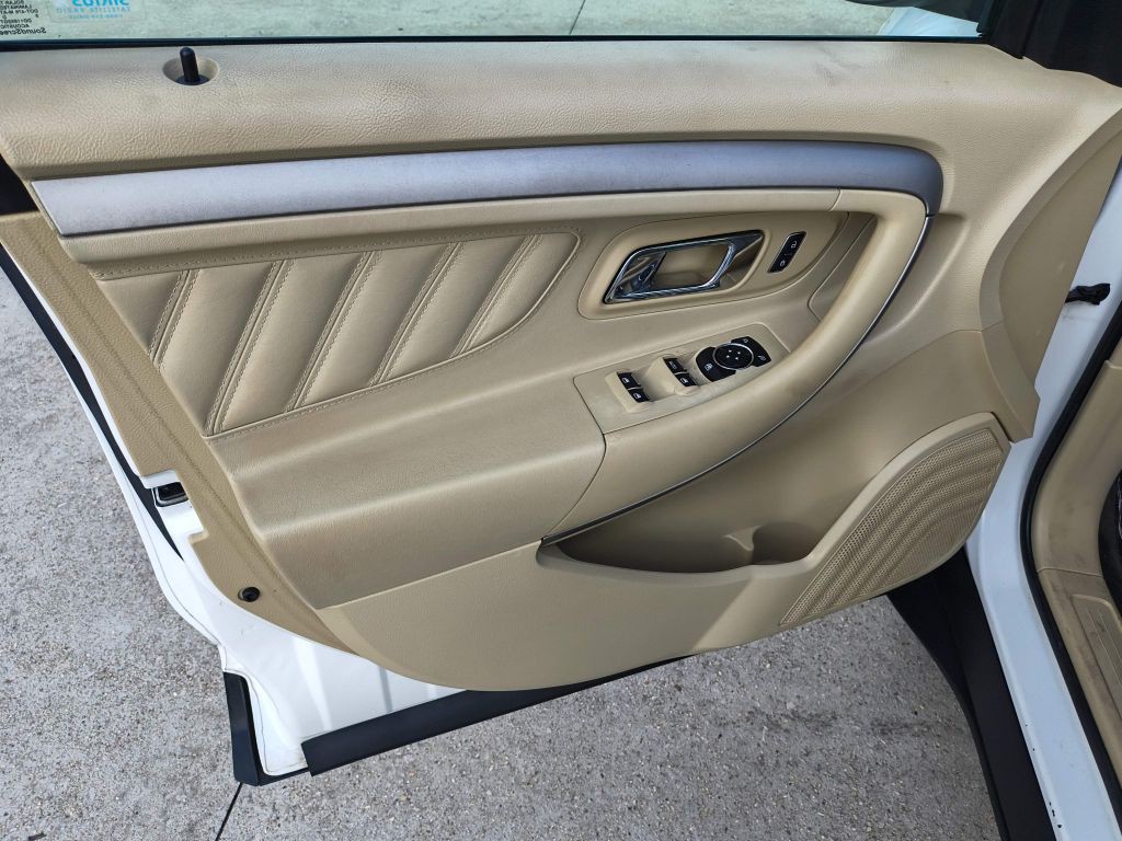 2015 Ford Taurus Image 10