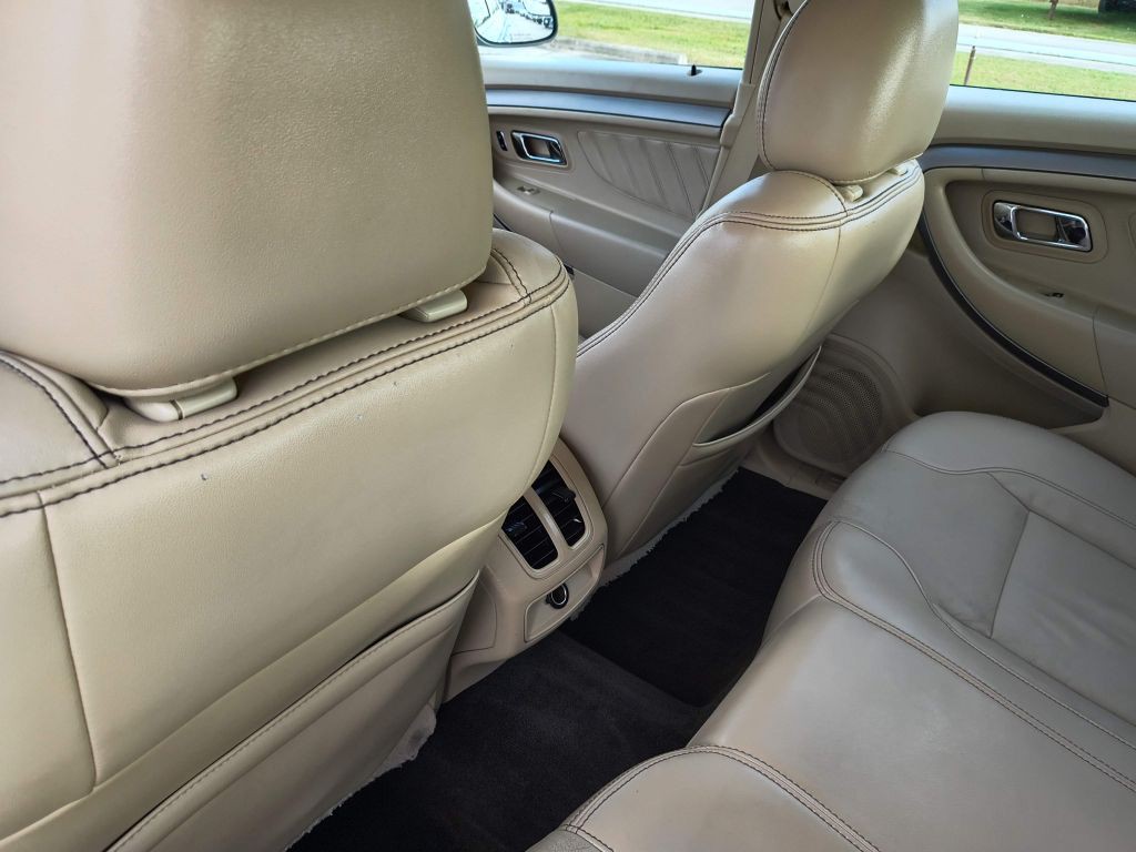 2015 Ford Taurus Image 21