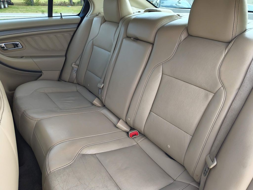 2015 Ford Taurus Image 22