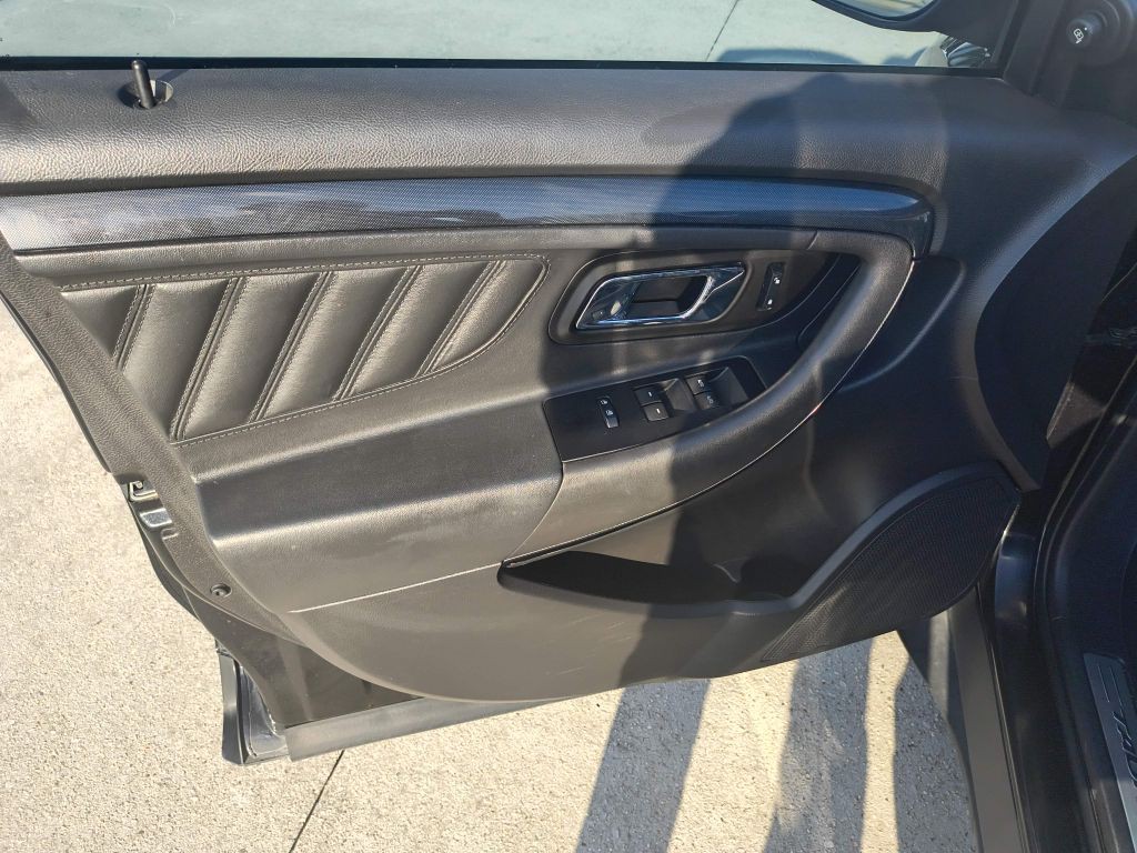 2010 Ford Taurus Image 10