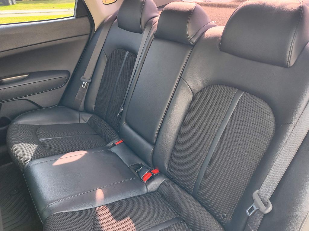 2020 Kia Optima Image 24