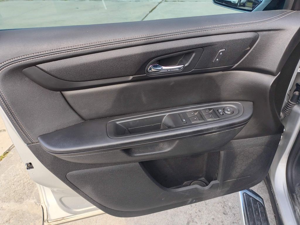 2017 Chevrolet Traverse Image 11