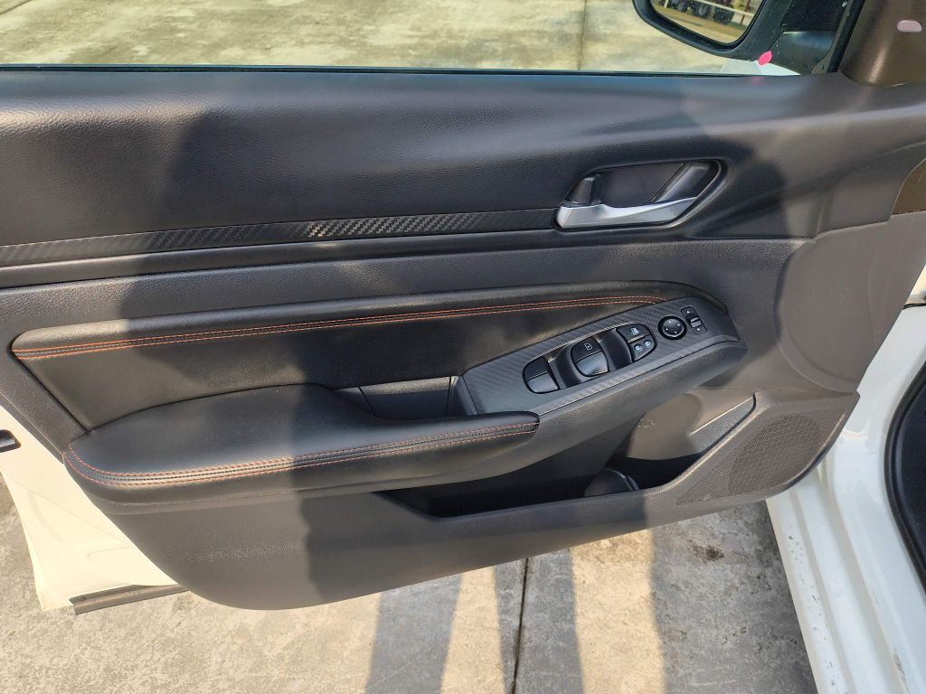 2022 Nissan Altima Image 10