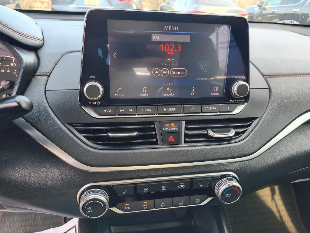 2022 Nissan Altima Image 18