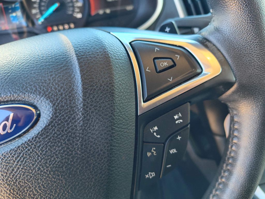 2016 Ford Edge Image 17