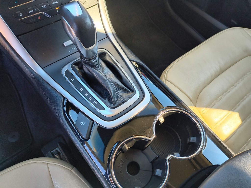 2016 Ford Edge Image 21