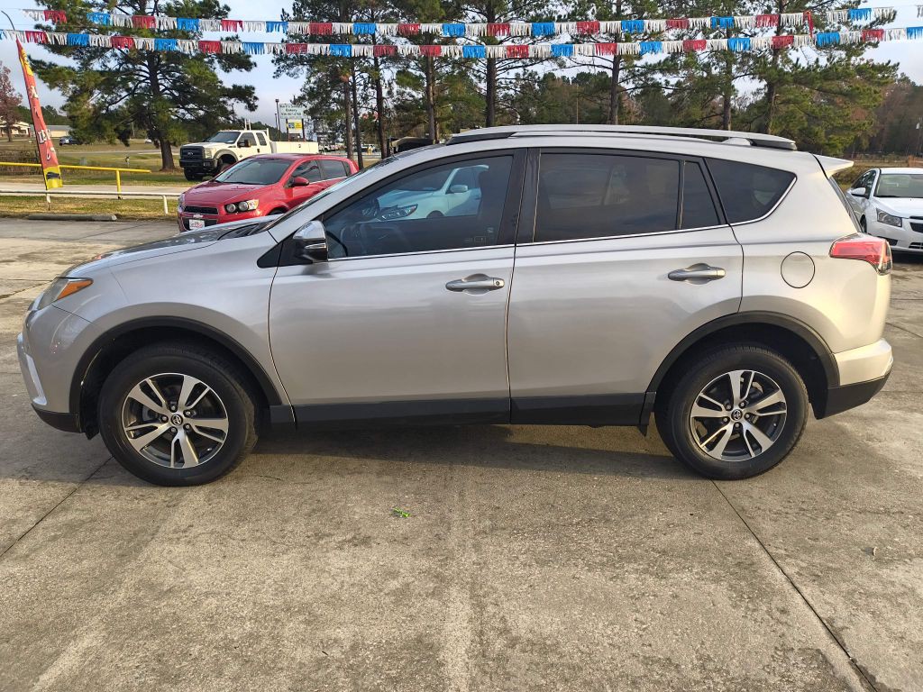 2018 Toyota Rav4 Image 2