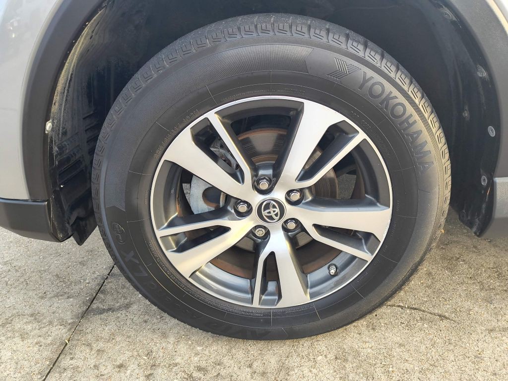 2018 Toyota Rav4 Image 9