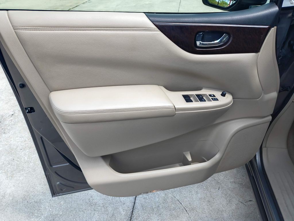 2016 Nissan Quest Image 11