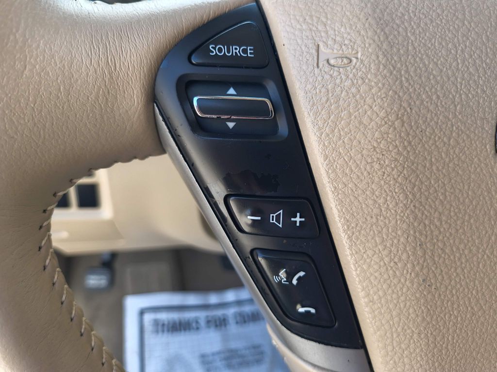 2016 Nissan Quest Image 16