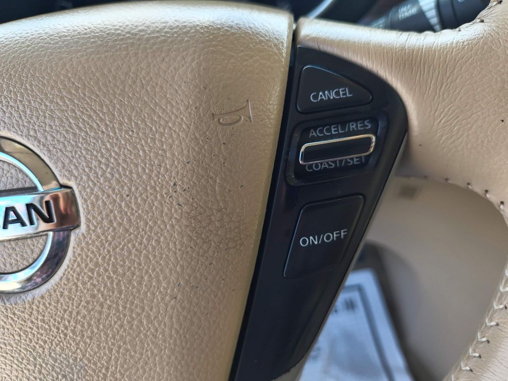 2016 Nissan Quest Image 17