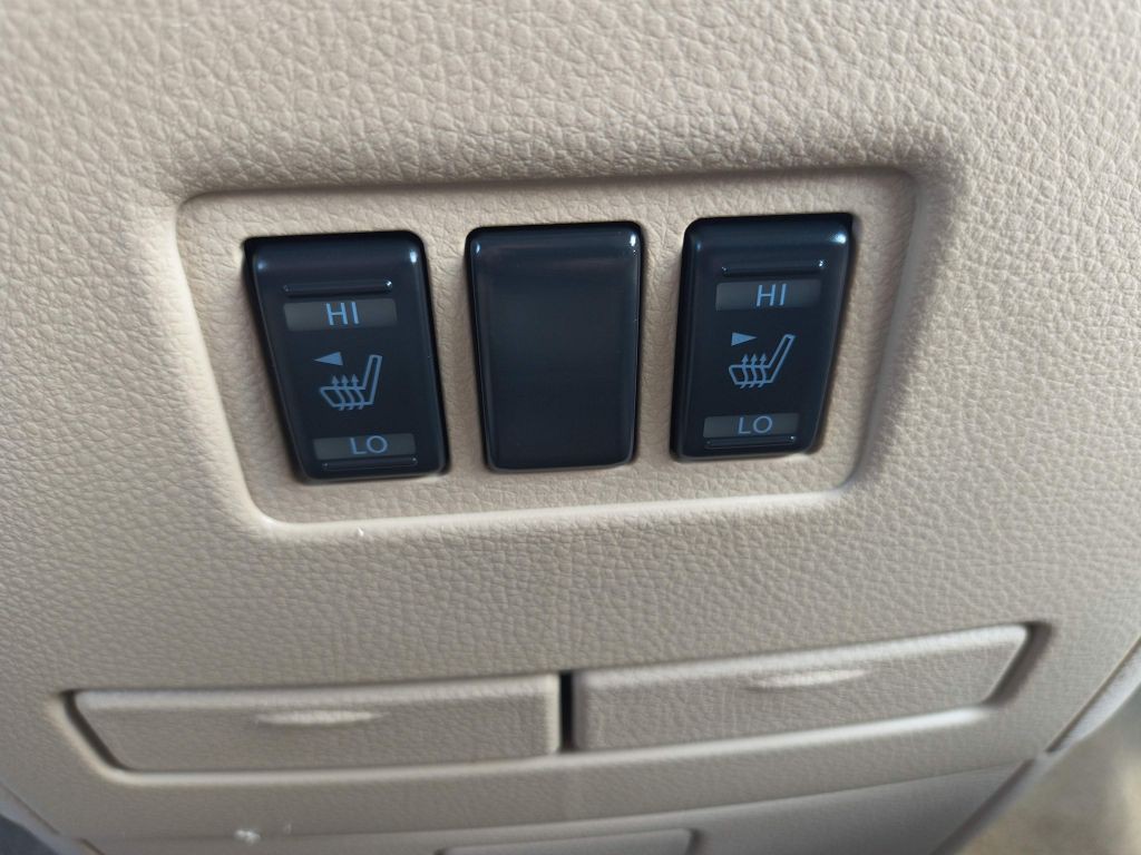 2016 Nissan Quest Image 22