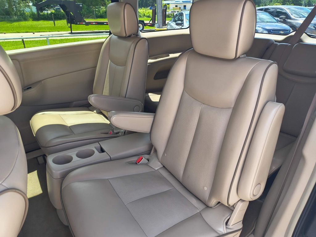 2016 Nissan Quest Image 25