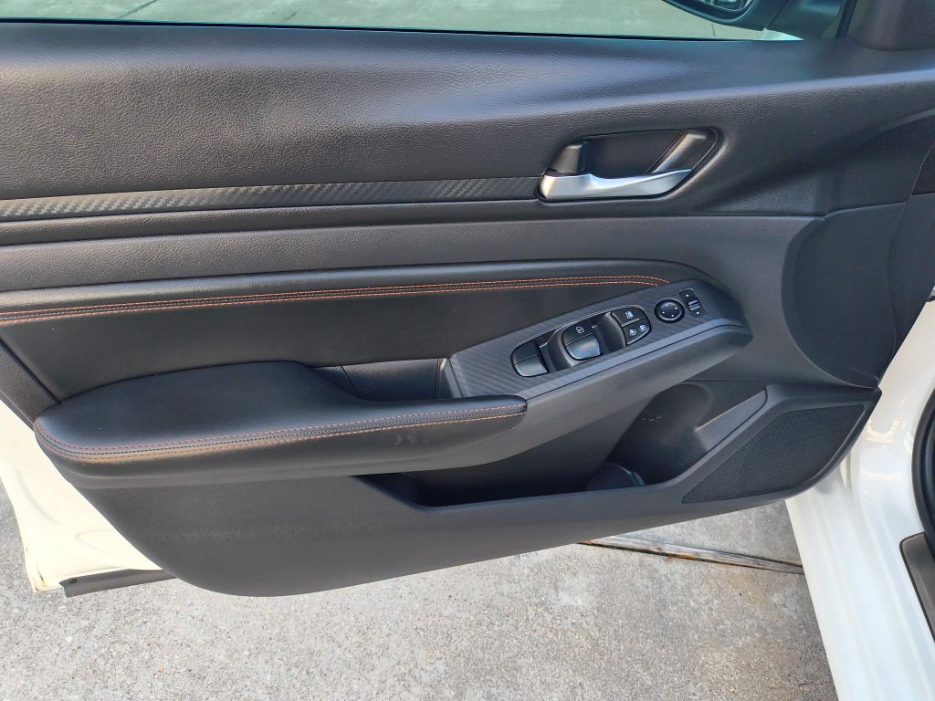 2019 Nissan Altima Image 9