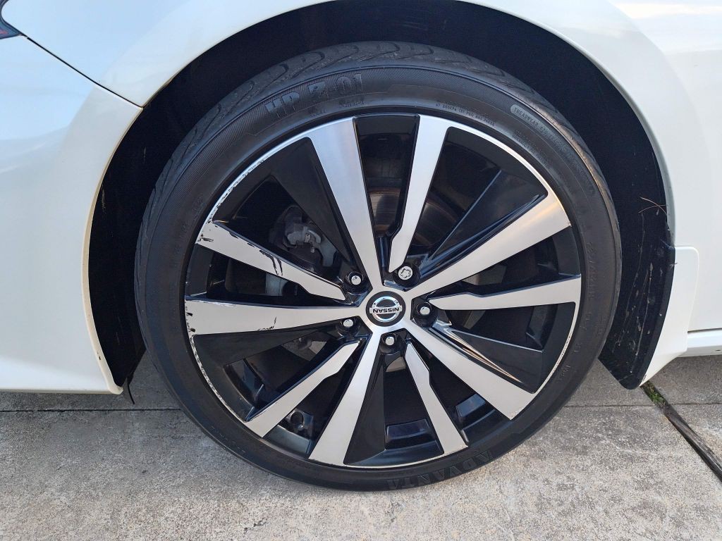 2019 Nissan Altima Image 10